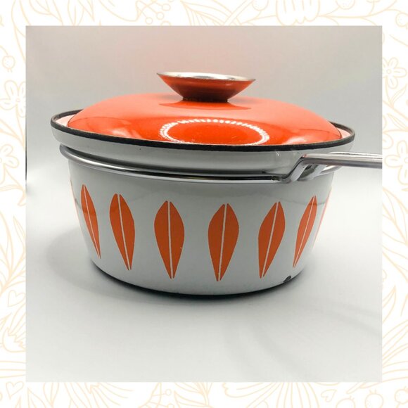 Vintage 1950’s Cathrineholm Orange Lotus Design Small Enamel Sauce Pan / Pot Wit - Picture 1 of 11